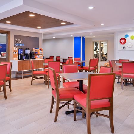 Holiday Inn Express & Suites Selma By Ihg Bagian luar foto