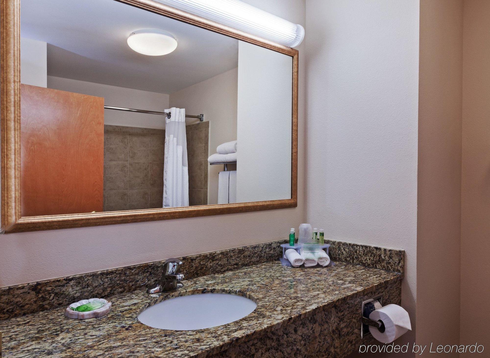 Holiday Inn Express & Suites Selma By Ihg Bagian luar foto