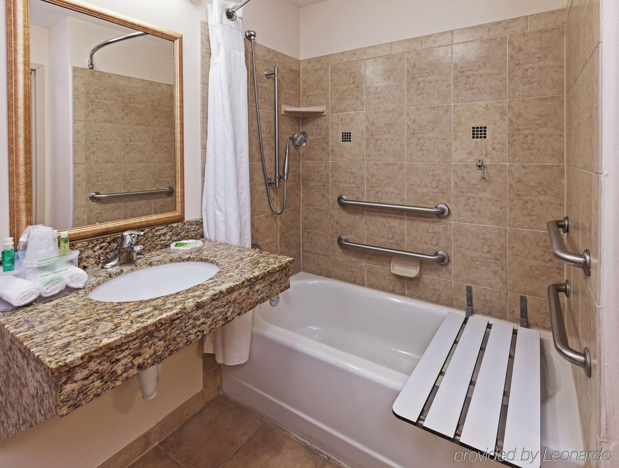 Holiday Inn Express & Suites Selma By Ihg Bagian luar foto