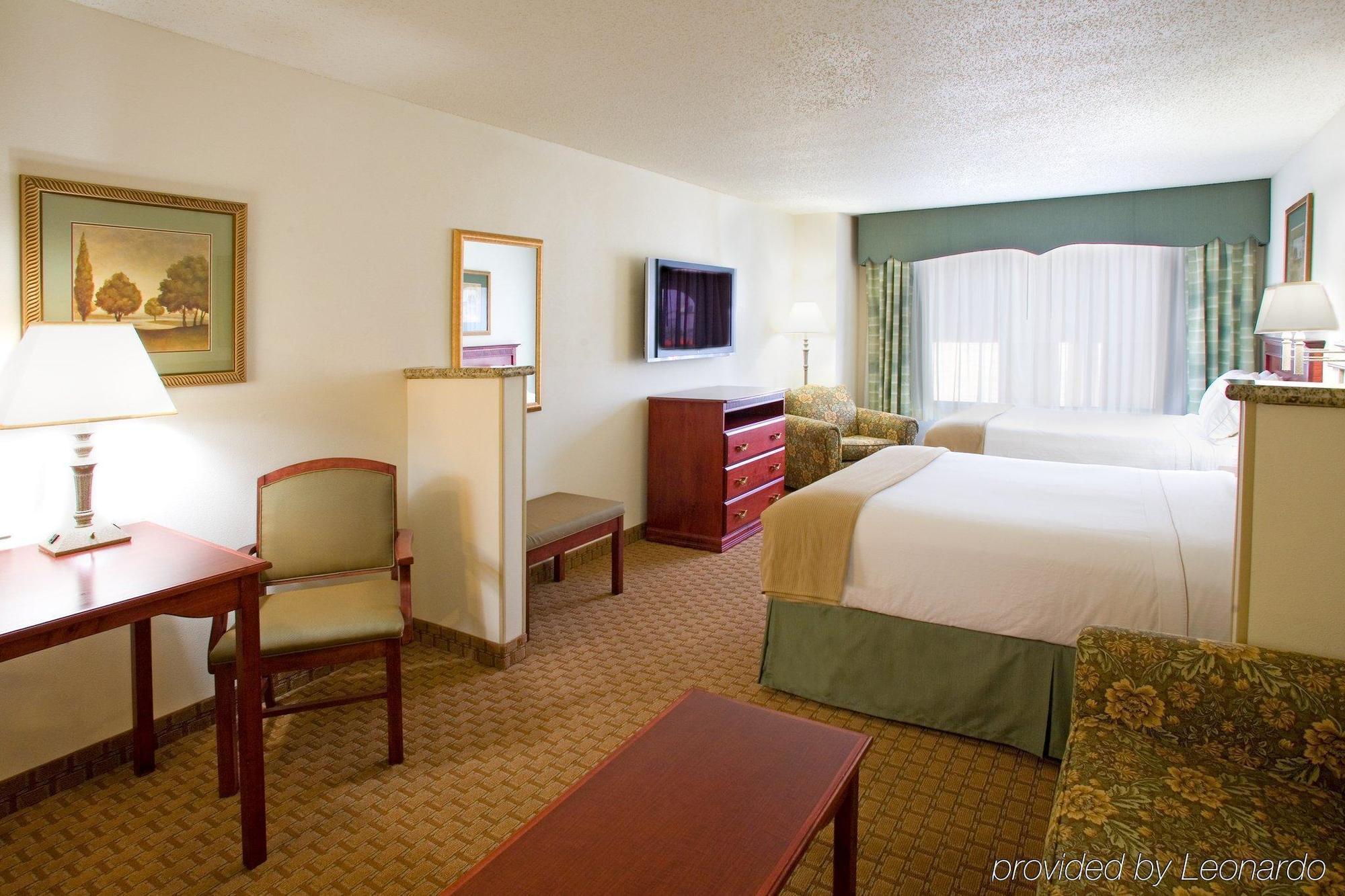 Holiday Inn Express & Suites Selma By Ihg Bagian luar foto