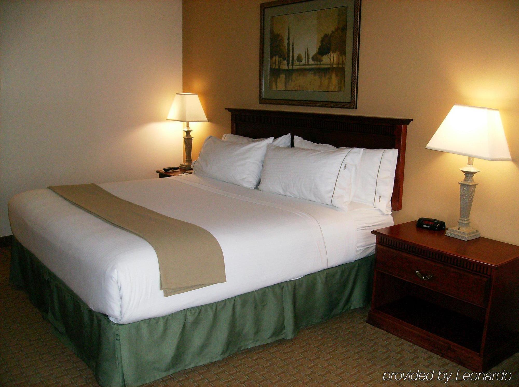 Holiday Inn Express & Suites Selma By Ihg Bagian luar foto