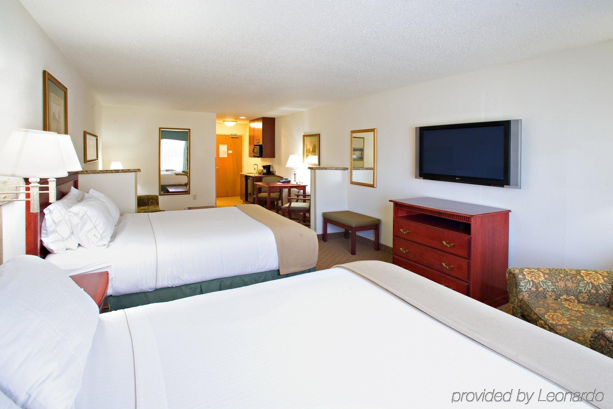 Holiday Inn Express & Suites Selma By Ihg Bagian luar foto