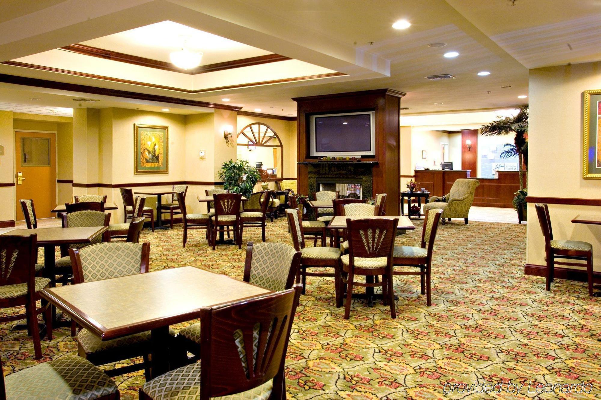 Holiday Inn Express & Suites Selma By Ihg Bagian luar foto