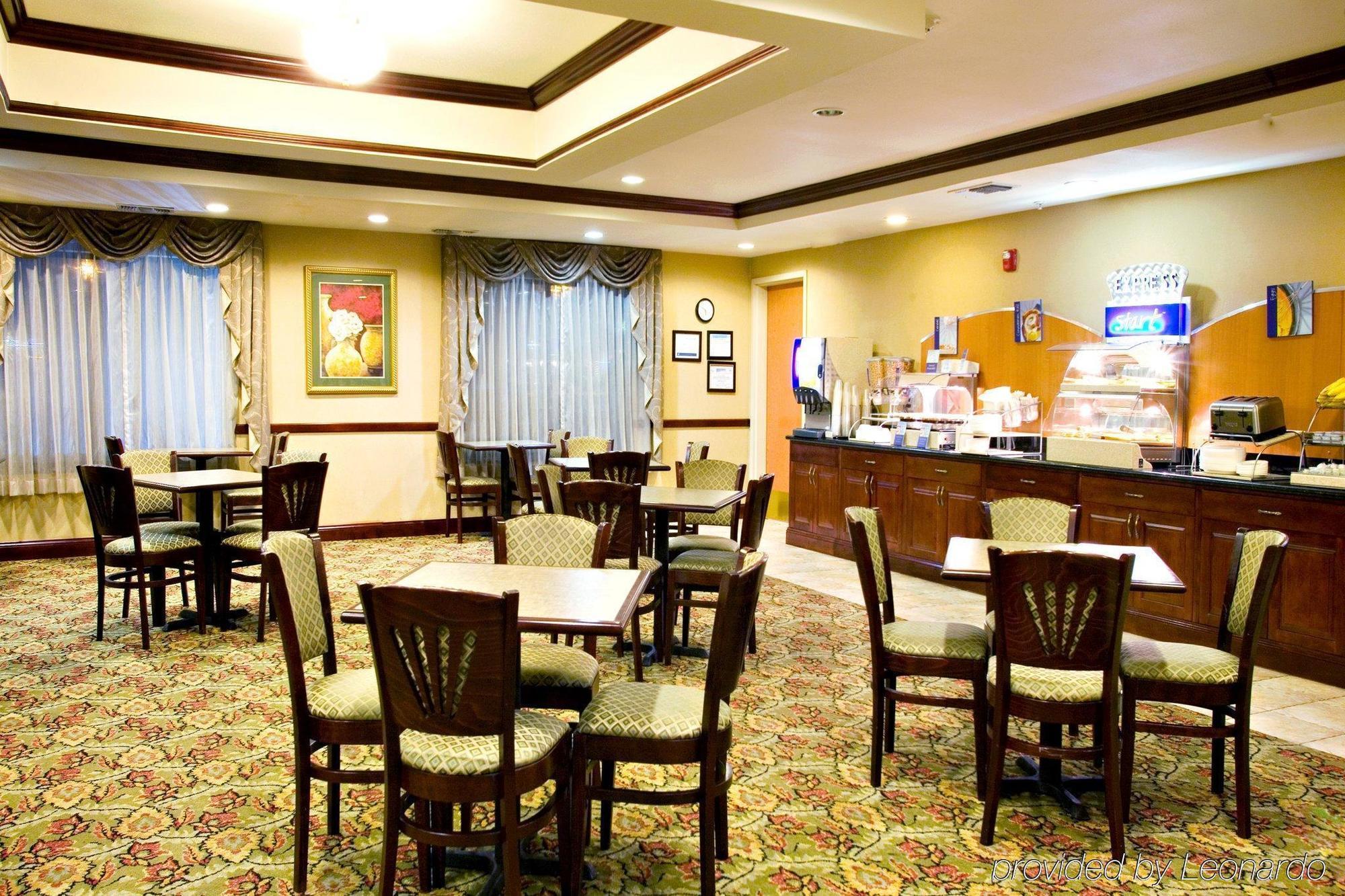 Holiday Inn Express & Suites Selma By Ihg Bagian luar foto