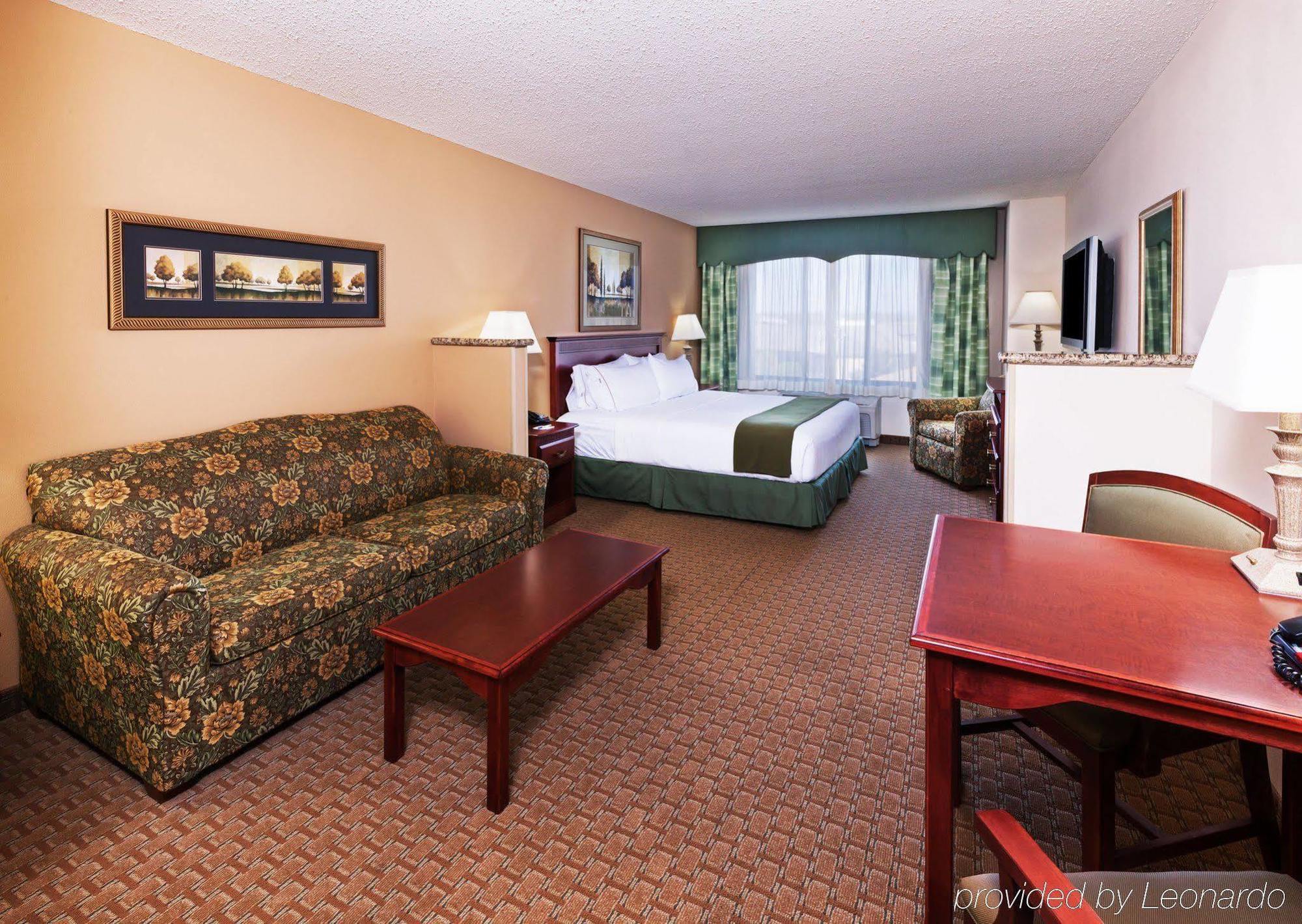 Holiday Inn Express & Suites Selma By Ihg Bagian luar foto