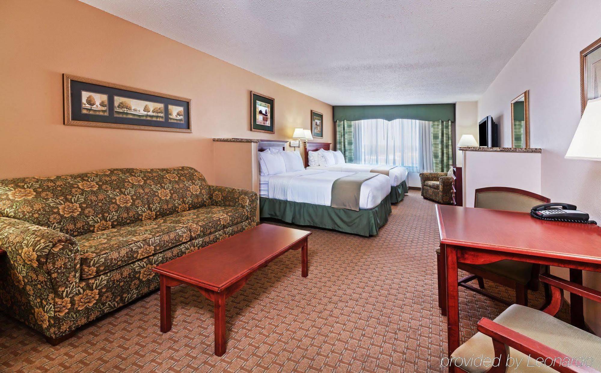 Holiday Inn Express & Suites Selma By Ihg Bagian luar foto